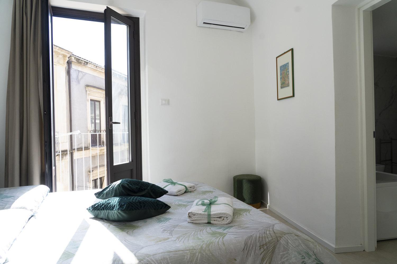 Martiry Suite Apartment Catania Bagian luar foto